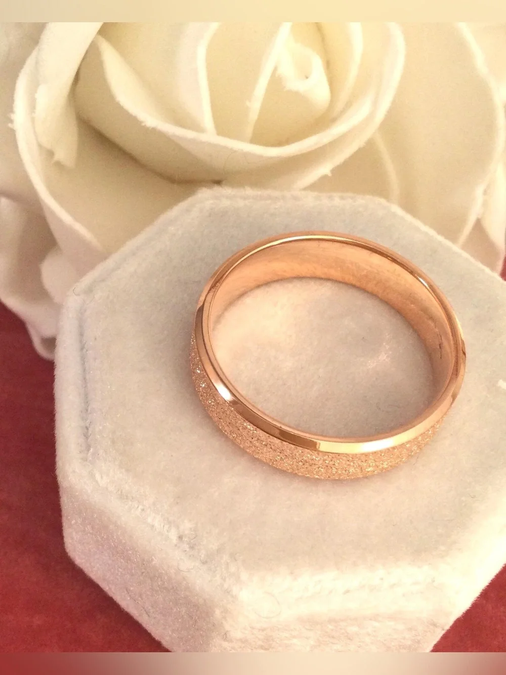 NWT Rose Gold Tone Stardust Band Ring sz 6